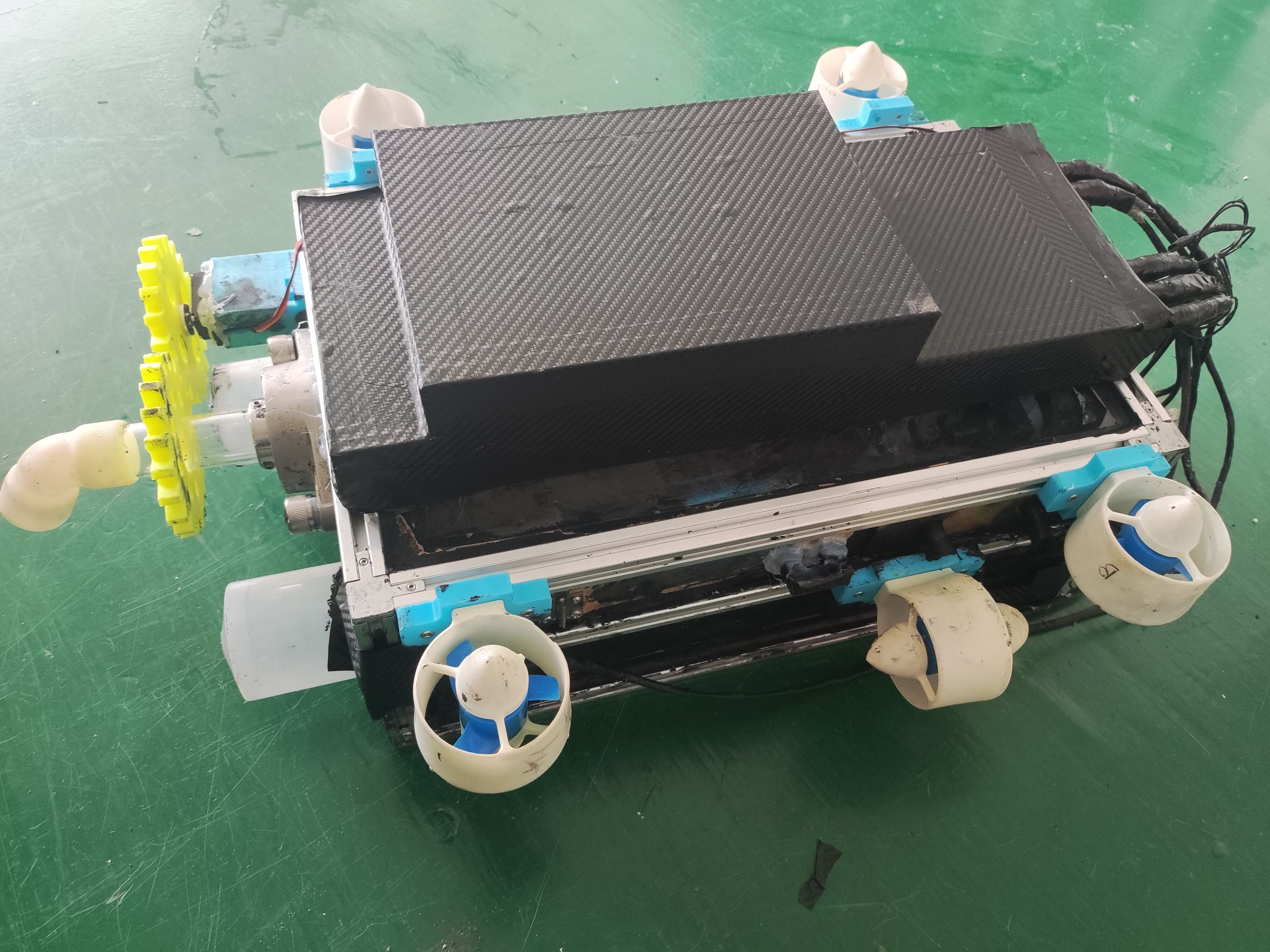 智能全水域垃圾清理机器人